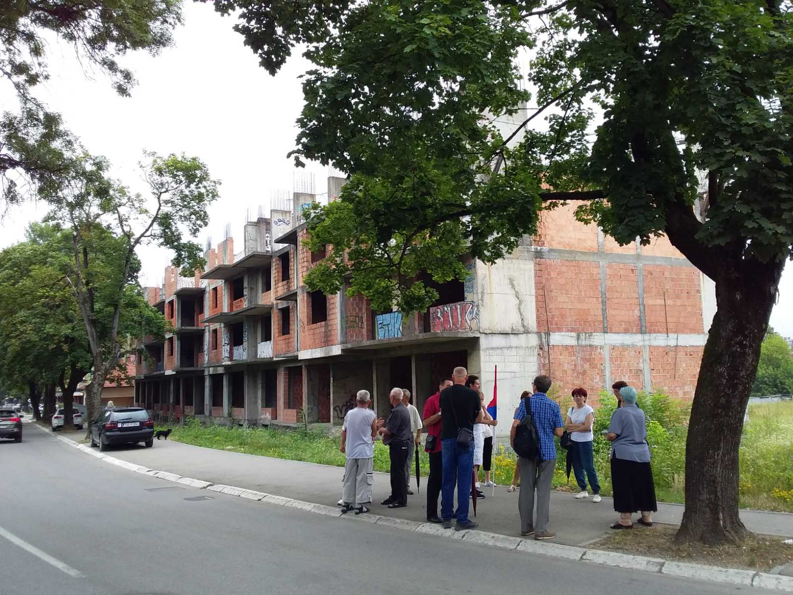 PROTESTI PRED OSNOVNIM SUDOM I GRADOM: Ko želi zgradu "Aleksandriju"? 