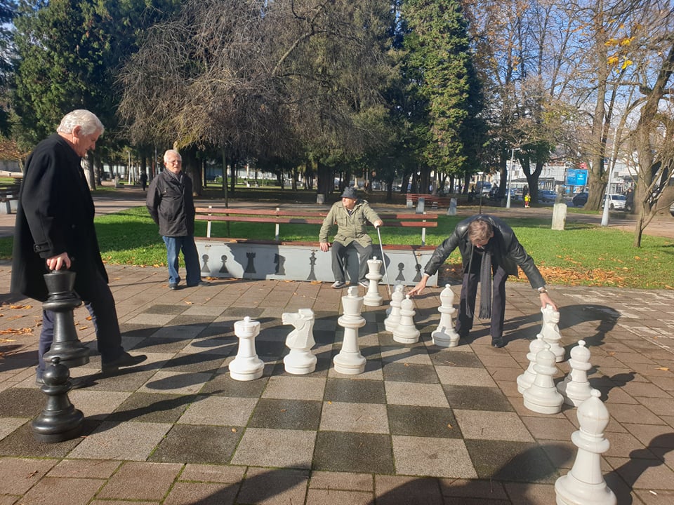 penzioneri doboj sahi u parku 02