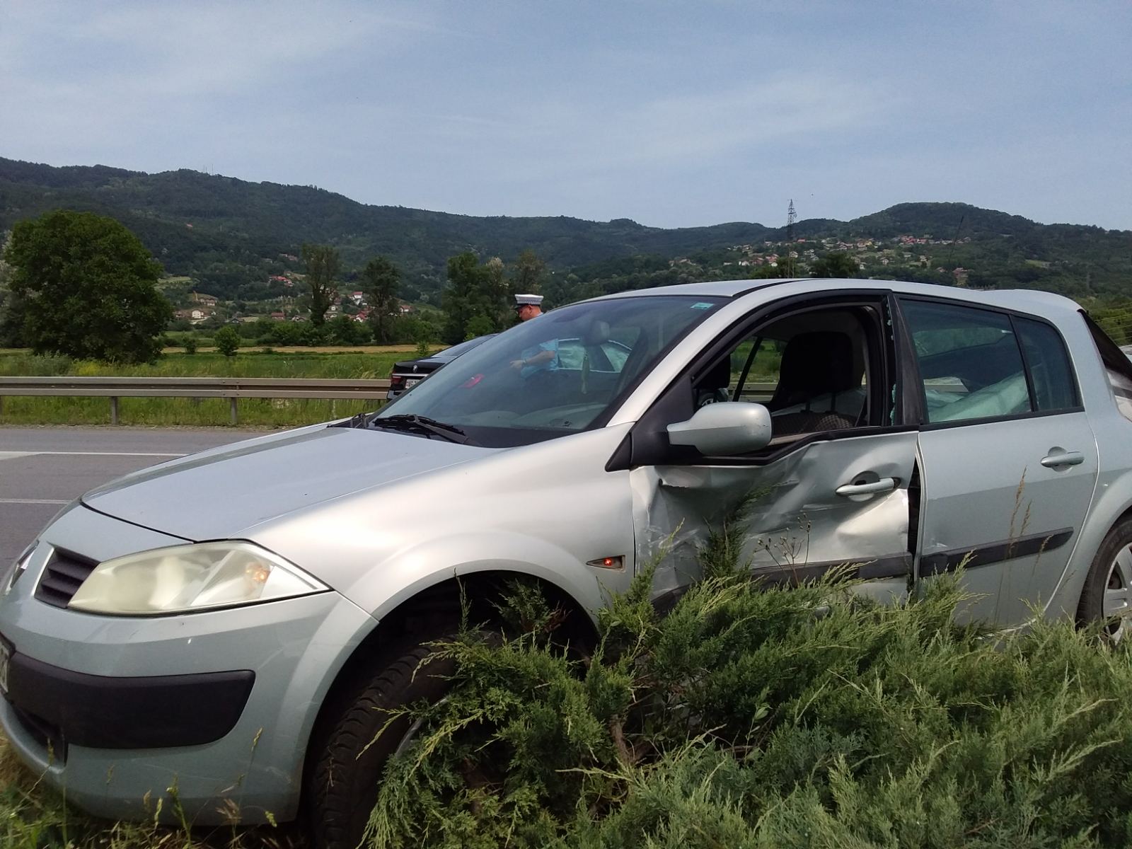 SUDAR PUTNNIČKIH AUTOMOBILA KOD BELAMIONIXA: Trenutni prekid saobraćaja na putu M17