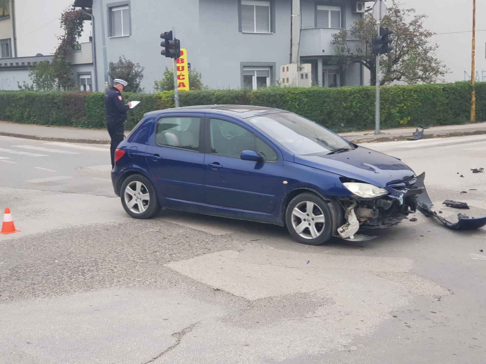 OPET SUDAR AUTOMOBILA: Saobraćajna nezgoda kod Aljine pekare.