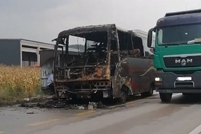 FOTO: Nezavisne novine | DOBOJ: Lokalizovan požar na autobusu