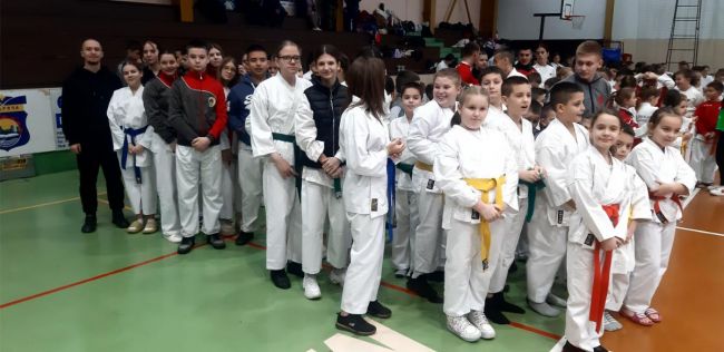 FOTO: Dobojski Info | ZAVRŠNI TURNIR VKC – KARATE SAVEZA REPUBLIKE SRPSKE U MODRIČI: Uspjeh za KK "Vila" Doboj