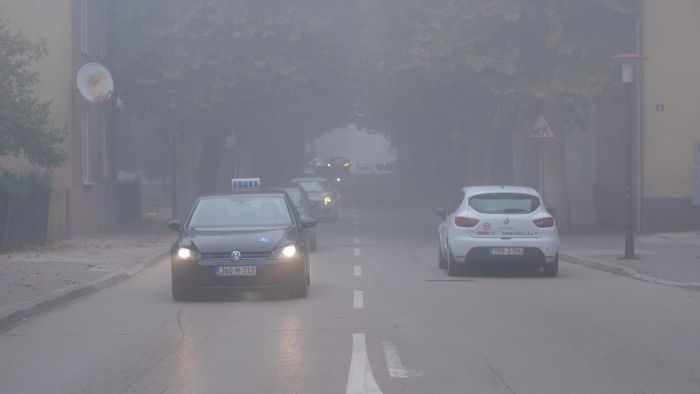 FOTO: Dobojski Info | PUTEVI: Magla i sumaglica smanjuju vidljivost