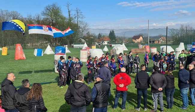 FOTO: Dobojski Info | DOBOJ: Međunarodni peintbol turnir u Boljaniću okupio sedam ekipa (FOTO)