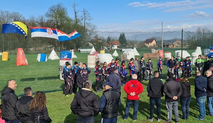 FOTO: Dobojski Info | DOBOJ: Međunarodni peintbol turnir u Boljaniću okupio sedam ekipa (FOTO)