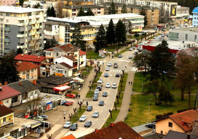 FOTO: SINIŠA PAŠALIĆ/RINGIER | DOBOJ U DUGOVIMA DO GUŠE: Krediti milionski, plate kasne, a vlast krije istinu