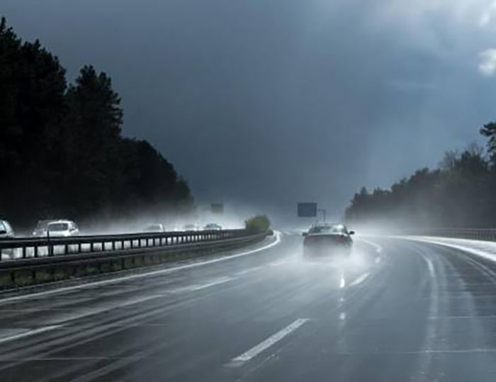 FOTO: Dobojski Info | PUTEVI: Oprez zbog mokrih kolovoza i vjetra