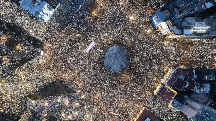 PROTEST NA SLAVIJI PROTEKAO MIRNO: Najglasnija tišina do sad za 15 stradalih u Novom Sadu