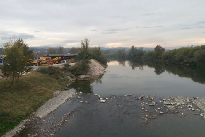 Nasipanje kod gradskog mosta ponovo ugrožava sigurnost Doboja?