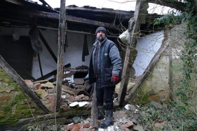 FOTO: Dobojski Info | HUMANITARNI APEL: Pozivom na broj 17056 darujete 1 KM za Slavišu Malića