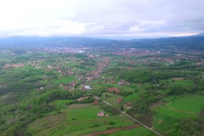 FOTO: Dobojski Info | DOBOJ: Lokalitet Putnikovo brdo - imovina Srpske