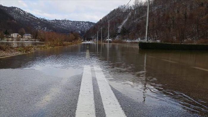 FOTO: Dobojski Info | PUTEVI: Obustavljen saobraćaj na pravcu Nevesinje-Gacko zbog izlivanja rijeke