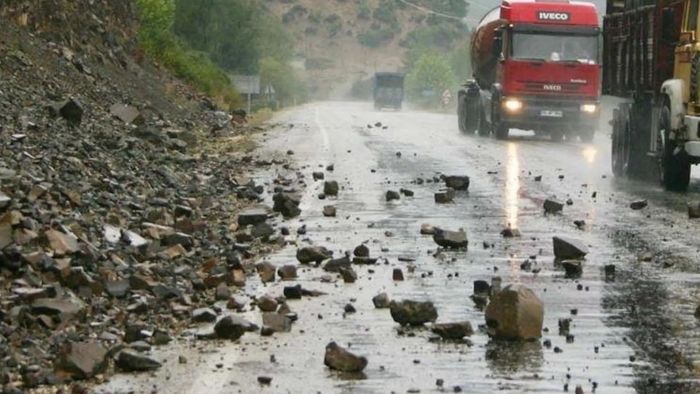 FOTO: Dobojski Info | PUTEVI: Vozači oprezno zbog učestalih odrona