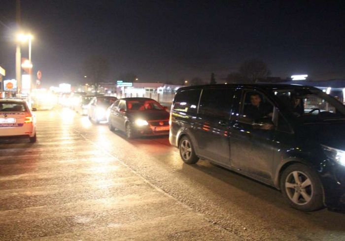 FOTO: Dobojski Info | GRANICA: Pojačana frekvencija vozila na ulazu na pet prelaza