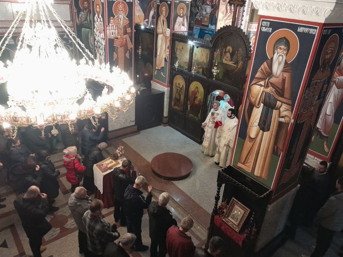 FOTO: Dobojski Info | SVETI NIKOLA, NIKOLJDAN U DOBOJU: Vjerni narod sa svojom crkvom.