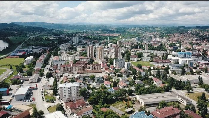 FOTO: Dobojski Info | DOBOJ: Do sada sufinansirana kupovina 73 stana za mlade bračne parove