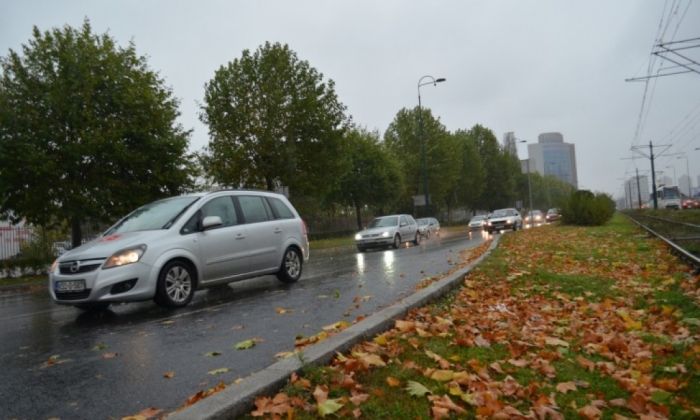 FOTO: Dobojski Info | PUTEVI: Oprez zbog mjestimično mokrih kolovoza