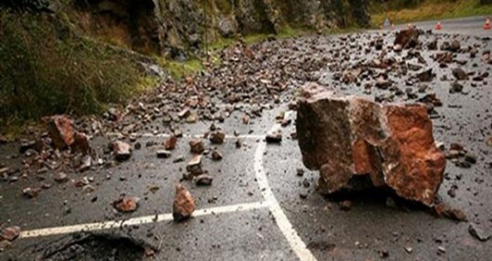 FOTO: Dobojski Info | PUTEVI: Zbog kiše mokri kolovozi i učestali odroni