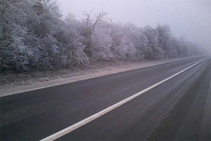 FOTO: Dobojski Info | PUTEVI: Nesmetano odvijanje saobraćaja, oprezno zbog poledice