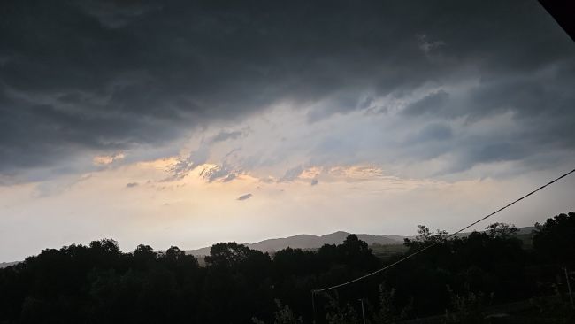 FOTO: Dobojski Info | METEOALARM: Izdato narandžasto upozorenje na kišu, grmljavinu i jak vjetar