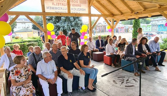 FOTO: Dobojski Info | DOBOJ: Realizovan projekat “Eko škola – Učionica na otvorenom”