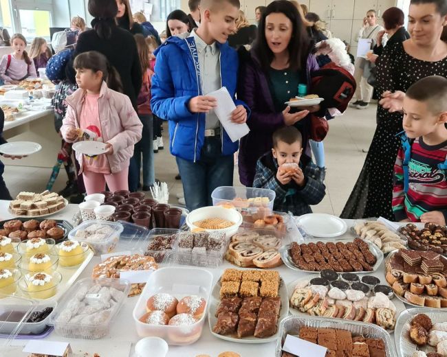 FOTO: Dobojski Info | DOBOJ: Osnovna škola "Dositej Obradović" obilježila Međunarodni dan tolerancije