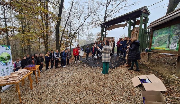 FOTO: Dobojski Info | DOBOJ: Nagradni izlet za tri škole sa najviše prikupljene PET ambalaže (FOTO)