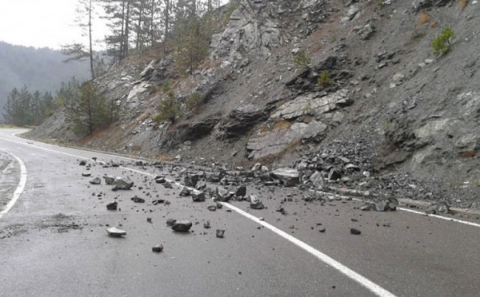 FOTO: Dobojski Info | PUTEVI: Mjestimično vlažni kolovozi, mogući odroni