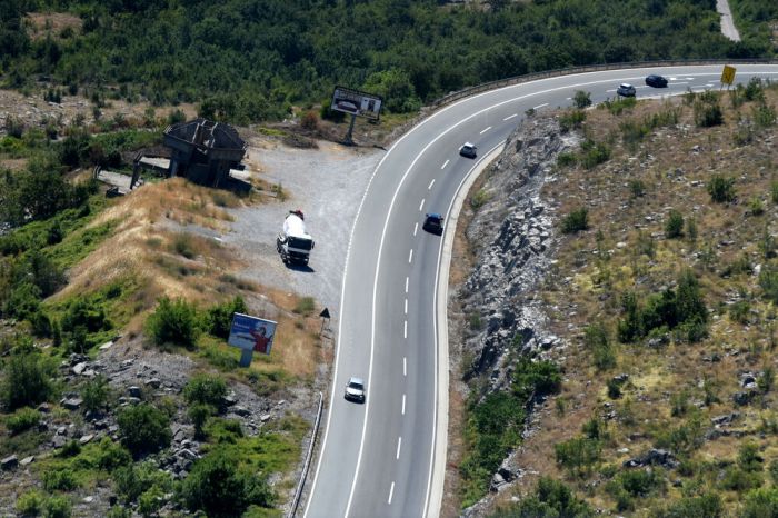 FOTO: Dobojski Info | PUTEVI: Izbjegavati vožnju u najtoplijem dijelu dana