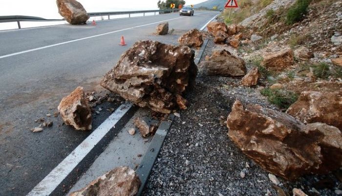 FOTO: Dobojski Info | PUTEVI: Jak vjetar u zapadnim krajevima, učestali odroni