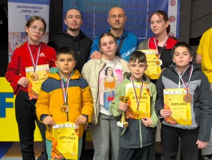 FOTO: Dobojski Info | DOBOJLIJE BRILJIRALI U SUBOTICI: Karate klub &quot;Vila&quot; osvojio pet medalja