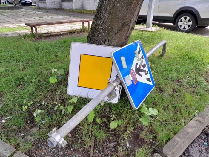 FOTO: Dobojski Info | ZENIČANIN UKRAO AUTOMOBIL I TORBICU SA NOVCEM: I onda pravio haos po Doboju. (FOTO)