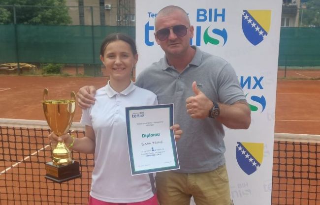 FOTO: Dobojski Info | JOŠ JEDAN MEĐUNARODNI USPJEH! Sara Tripić u finalu U12 Tennis Europe turnira u Banjoj Luci