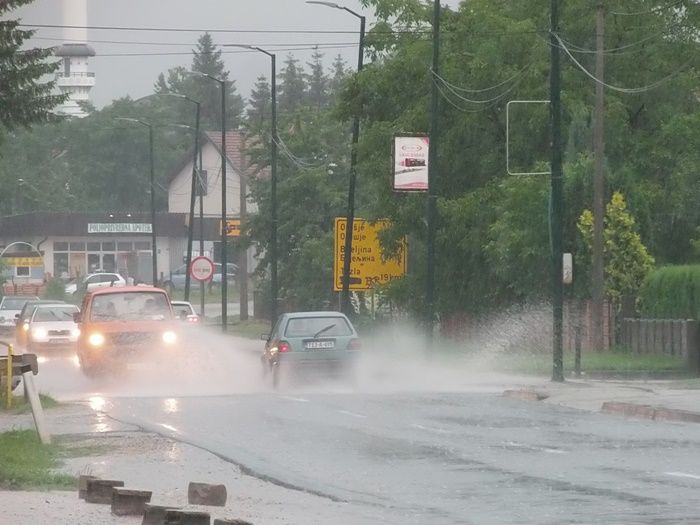 FOTO: Dobojski Info | PUTEVI: Zbog vode obustave saobraćaja na više dionica u zapadnim krajevima