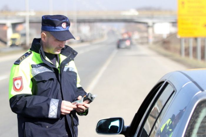 FOTO: Dobojski Info | VOZAČI U REPUBLICI SRPSKOJ IZMIČU ZAKONU: Kazne u desetinama hiljada maraka ostaju neplaćene