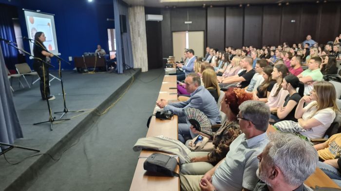 FOTO: Dobojski Info | DOBOJ: Uspješno završen projekat &quot;Progovori da vidim ko si&quot;