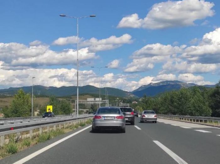 FOTO: Dobojski Info | PUTEVI: Nema zastoja u saobraćaju, slijedi obustava na dionici Dobro Polje-Miljevina