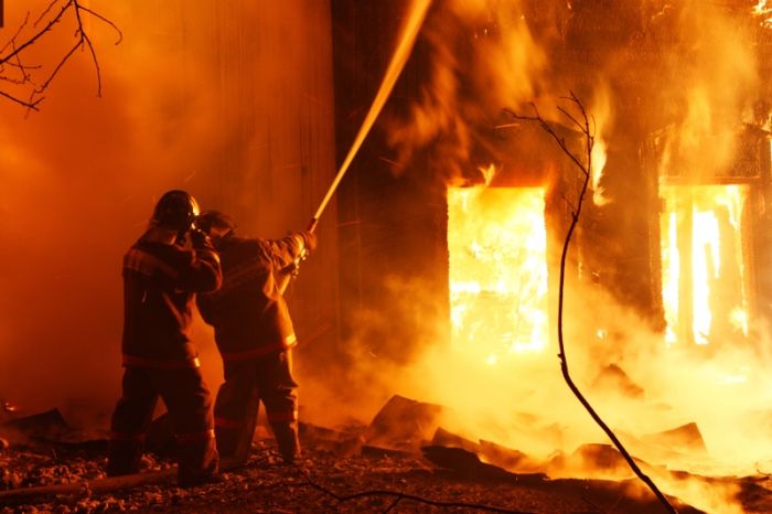 FOTO: Dobojski Info | DOBOJ: Tragičan požar u Brodu, jedna osoba smrtno stradala