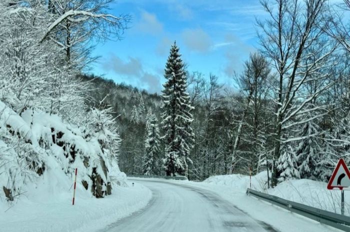 FOTO: Dobojski Info | PUTEVI: Oprez zbog poledice i ugaženog snijega