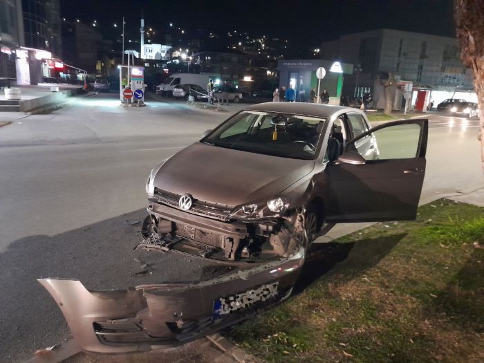 FOTO: Dobojski Info | NOVA SAOBRAĆAJNA NESREĆA KOD DOMA ZDRAVLJA: Doboj kao da je uklet grad. (FOTO) (VIDEO)