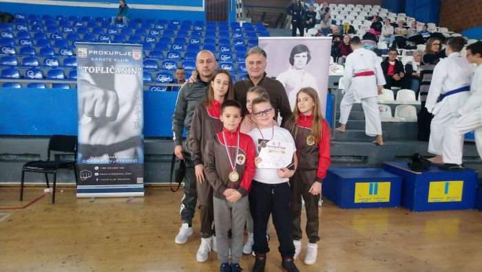 FOTO: Dobojski Info | POLETARCI KARATE KLUBA &quot;VILA&quot; DOBOJ: Briljantan nastup u Beogradu. (FOTO)