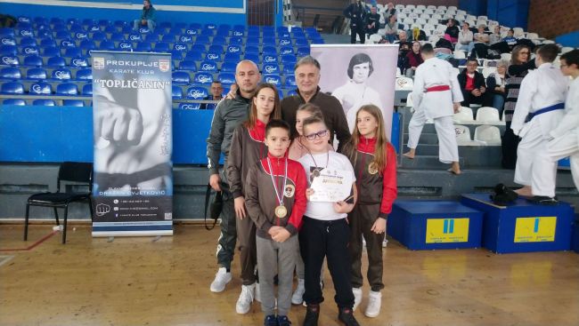 FOTO: Dobojski Info | POLETARCI KARATE KLUBA &quot;VILA&quot; DOBOJ: Briljantan nastup u Beogradu. (FOTO)