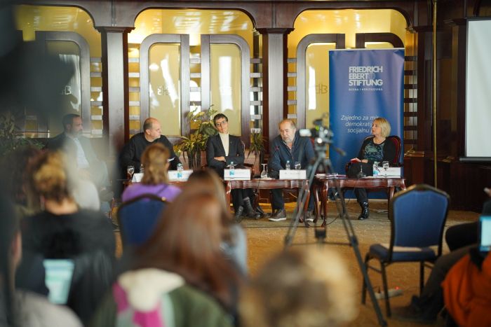 FOTO: Dobojski Info | Ne smijemo dozvoliti usvajanje “medijskih zakona”