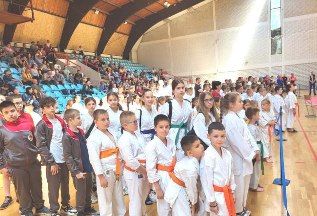 FOTO: Dobojski Info | DOBOJ: Karate klub &quot;Vila&quot; osvojio drugo mjesto na 30. Memorijalnom karate kupu Dragan Tot – Totka u Bačkoj Palanci