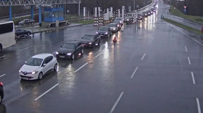 FOTO: Dobojski Info | GRANIČNI PRELAZI Duga čekanja na izlazu iz Bosne i Hercegovine