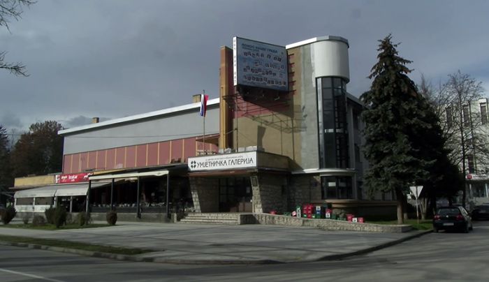 FOTO: Dobojski Info | DOBOJ: Korona i inflacija zaustavile radne mašine u Centru za kulturu i obrazovanje