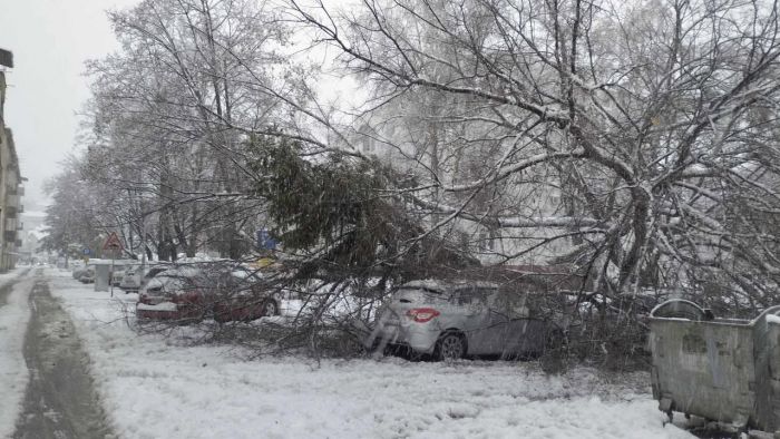 FOTO: Dobojski Info | DOBOJ: Otežano odvijanje saobraćaja na putevima u dobojskoj regiji