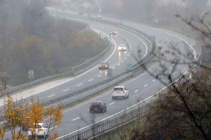 FOTO: Dobojski Info | PUTEVI: Oprez zbog mjestimično klizavih kolovoza i magle