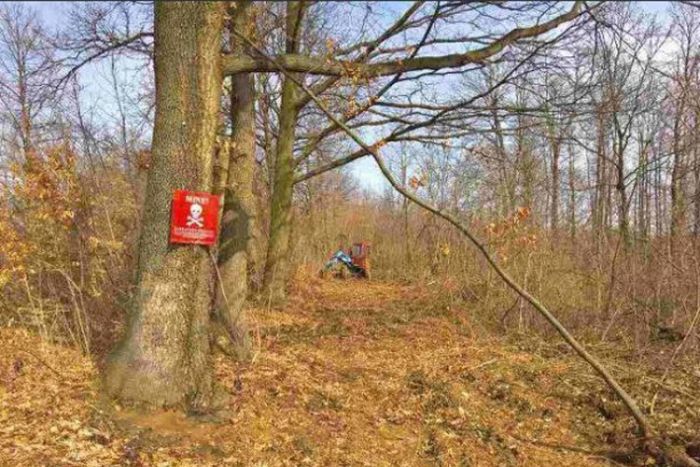 FOTO: Dobojski Info | DETALJI TRAGEDIJE U DOBOJU Tri osobe ušle u obilježeno minsko polje, jedna poginula