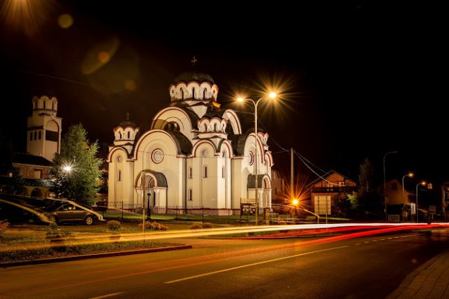 FOTO: Inga Cvijanović | DOBOJ: Donatorsko veče za obnovu Spomen-hrama Svetih apostola Petra i Pavla